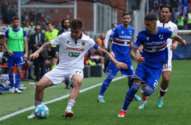 包含罗马在主场击败桑普多利亚，继续保持领先的词条