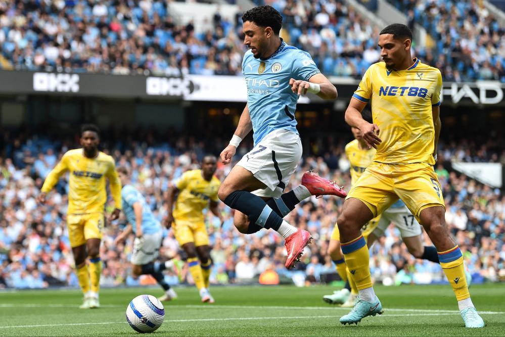 九游官方入口-足球联赛竞争白热化：实力球队连番上演精彩对决