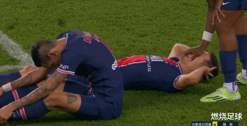 梅斯表现抢眼,掀翻对手的防线 梅斯表现抢眼,掀翻对手的防线