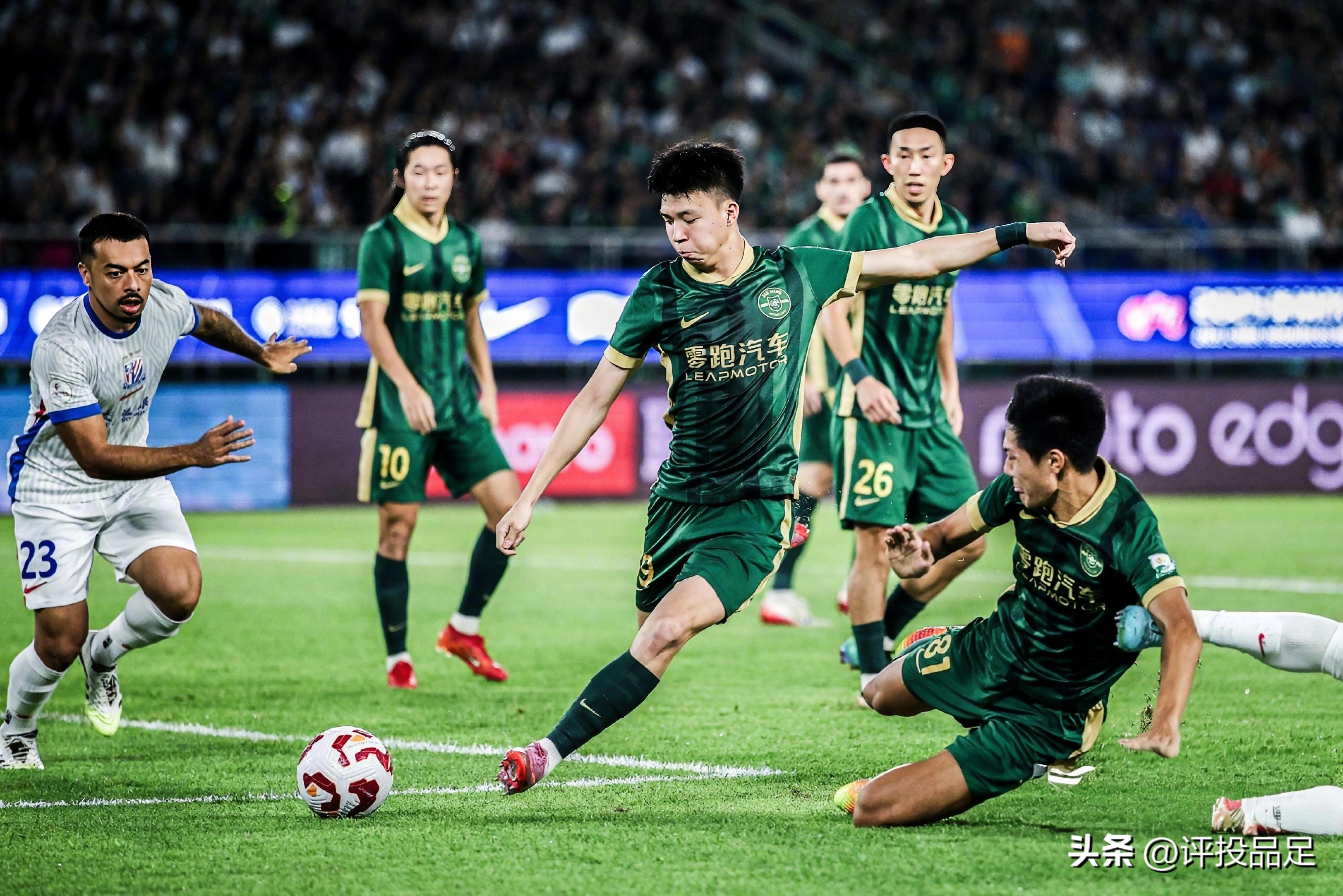 上海上港再遭失利,积分榜排名下滑的简单介绍 上海上港再遭失利,积分榜排名下滑的简单介绍